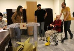 Darülaceze sakinleri oy sırasında