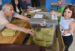 Sandığa yetişemeyince görevli devreye girdi, oyunu kullandı