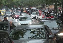 AK Parti İstanbul İl Başkanlığı önünde kutlama