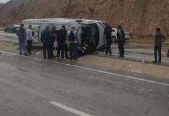 Silifke'de yolcu minibüsü devrildi: 7 yaralı