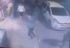 Sultangazi'de iki grup arasında falçatalı, tekmeli kavga kamerada