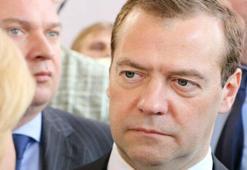 Medvedev: İngiliz yetkililer, meşru askeri hedef olarak görülebilir