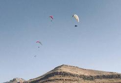 Derik’te Şehit Kaymakam Safitürk anısına düzenlenen yamaç paraşütü şampiyonası sona erdi