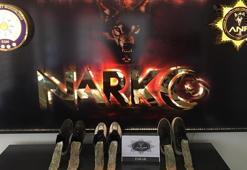 Ayakkabı tabanında esrar bulunan 3 İranlı yakalandı
