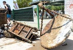 Mersin'de denizden market arabası ve çanak anten çıktı