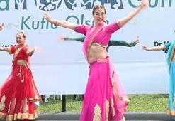 Hint dans gösterisi eşliğinde Dünya Yoga Günü kutlandı