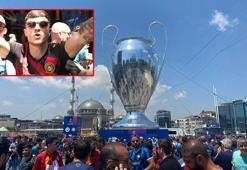 Final öncesi Taksim Meydanı'nda coşku