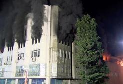 Başakşehir İkitelli Organize Sanayi Bölgesi'nde yangın; 8 kişi kurtarıldı