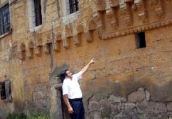 Defineciler, boşaltılan mahalleyi talan etti