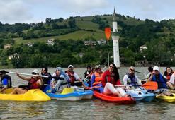 'Batık minare' çevresinde kano ile gezi