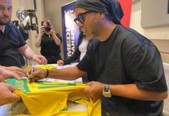 Efsane futbolcu Ronaldinho saç bakımı için İstanbul’da