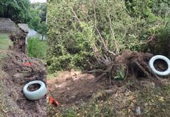 Ankara'da 4 katlı binanın istinat duvarı çöktü