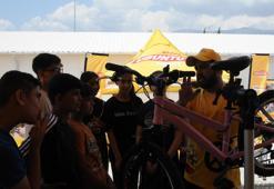 Deprem bölgesinde çocuklar için bisiklet istasyonları kuruluyor