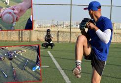 Yıpranan malzemeleri dikip hazırlandıkları beyzbol şampiyonasında birinci oldular