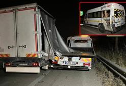 Kontrolden çıkan kamyonet önce servis minibüsüne ardından çekiciye çarptı: 1 ölü, 2 yaralı