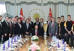 Cumhurbaşkanı Erdoğan, Süper Lig şampiyonu Galatasaray’ı kabul etti