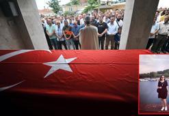 Bisikletiyle işe giderken kazada ölen Ayser hemşire, son yolculuğuna uğurlandı