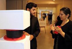 Depremi yaşayan öğrenci, 'sismik izolatör'e kaide üzerinde dikkat çekti