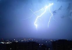 Malatya'da şimşekler geceyi aydınlattı