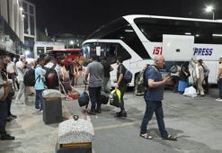 Bayram tatili öncesi otogarda akşam yoğunluğu