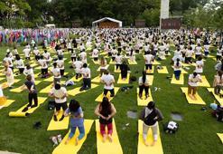 Hindistan Başbakanı Modi, New York’ta binlerce kişiyle yoga yaptı