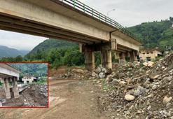 Çayeli'nde köprünün 30 metrelik bloğu çöktü
