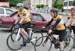 Afrikalı çocuklar için pedal çeviren grup, 3 günde 3 bin dolar bağış topladı