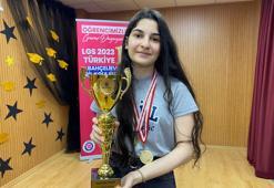 LGS birincisi Meryem, moda tasarımcısı olmak istiyor