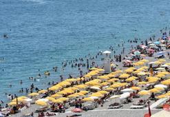 Antalya'nın sahillerinde yoğunluk yaşanıyor