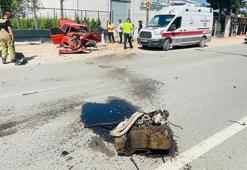 Duvara çarpan otomobilin motoru koptu, sürücüsü yola fırladı; kaza kamerada