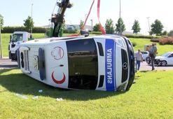 Bakırköy'de ambulans devrildi