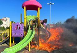 Çorlu'da parktaki çocuk oyun grupları yakıldı