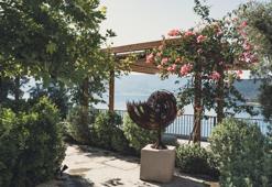 Sanat galerisi Perrotin'in, 'French Delights' sergisinin eserleri Bodrum'da yerini aldı