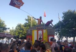 Şarköy'de 'taraftar çeşmesi' sarı-kırmızı renklere boyandı