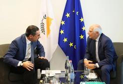 Borrell, GKRY Dışişleri Bakanı Kombos ile görüştü