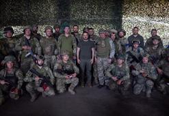 Ukrayna Devlet Başkanı Zelenski’den cepheye ziyaret