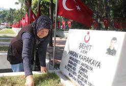 Şehitlik ve mezarlıklarda bayram yoğunluğu