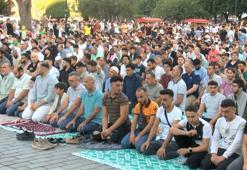Ayasofya'da binlerce kişi bayram namazı kıldı