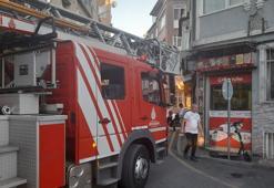 Fatih'te dar sokaklar itfaiyeye geçit vermedi