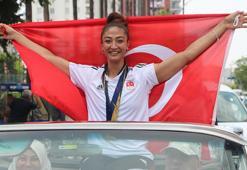 Dünya şampiyonu Nafia, çocukluk hayalini gerçekleştirdi
