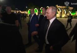 Putin, Dağıstan’da sokağa inerek halkla selamlaştı
