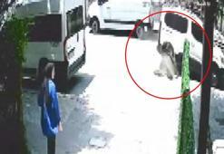 Bağcılar'da yerinden çıkan rögar kapağının yol açtığı kaza kamerada
