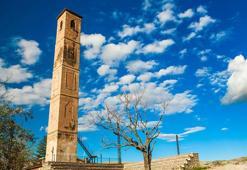 Tarihi Kırık Minare'den taşlar düşmeye başladı