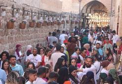 Bayramda Midyat'a turist akını; günde 10 bin kişi ziyaret ediyor