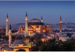 AK Parti'li Çelik'ten Ayasofya Camii önünde yapılan bayraklı provokasyona tepki