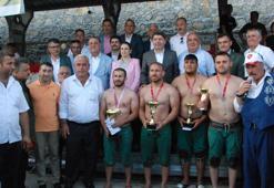 Bakan Tunç, Karakucak güreşlerine katıldı