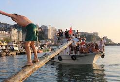 Yağlı direk yarışmasını kazanana 5 bin lira ödül