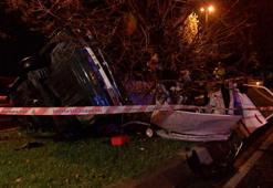 Kartal Sahil Yolu'nda, refüjdeki ağaca çarpan otomobil ikiye bölündü: 1 ölü, 1 yaralı