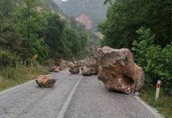 Kütahya'da kaya düşen yol trafiğe kapandı