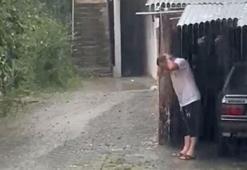 Yağmur suyuyla duş aldı; o anlar kamerada